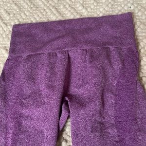 Seamless purple leggings